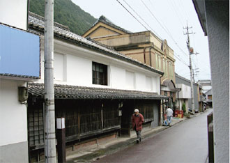 西村酒造本宅と岩松の町並み