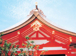 神戸・生田神社拝殿の鬼飾り