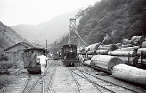 往時の本線の終着駅「石仙こくせん駅」 （高知市立市民図書館寺田正写真文庫所蔵） 