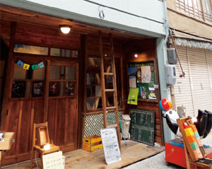 商店街の空き家を再生したカフェ